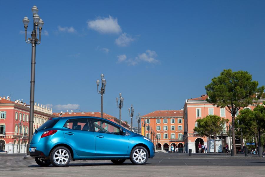  Mazda2 2010 года  (фото 14 из 183)